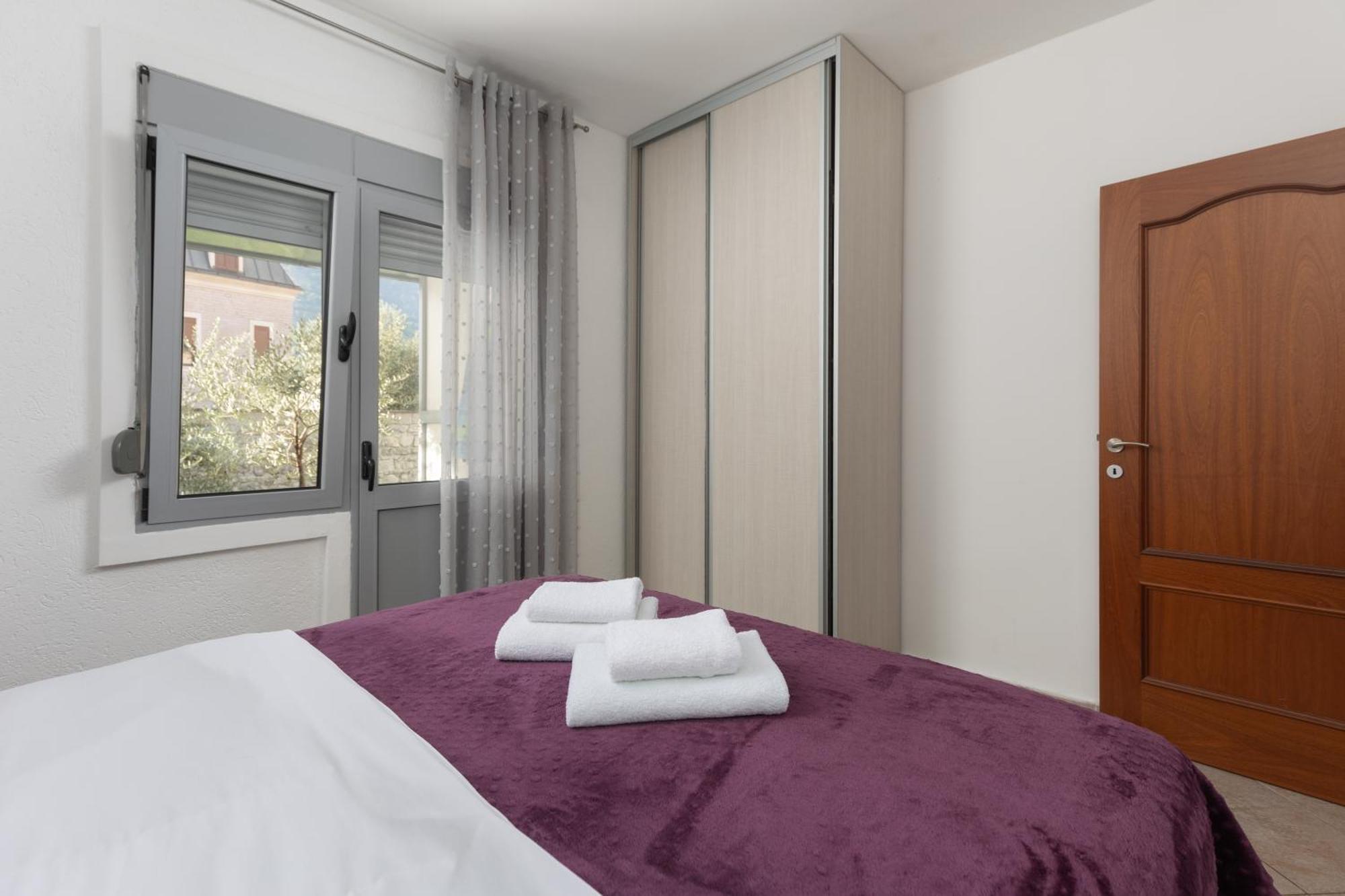 Ana'S Place Near The Sea Kotor Bagian luar foto